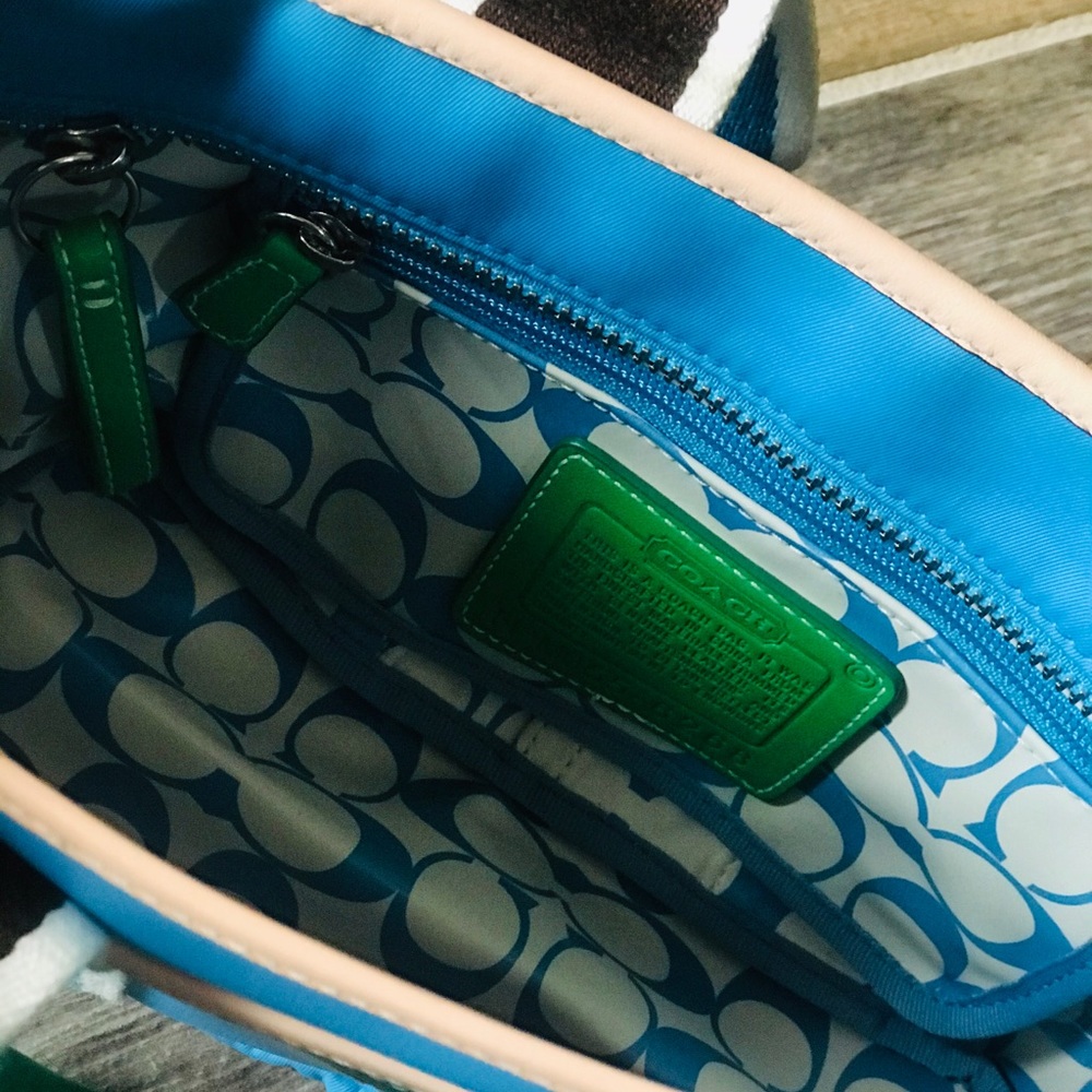 Authentic Coach Small Handbag - Picture 2 of 2